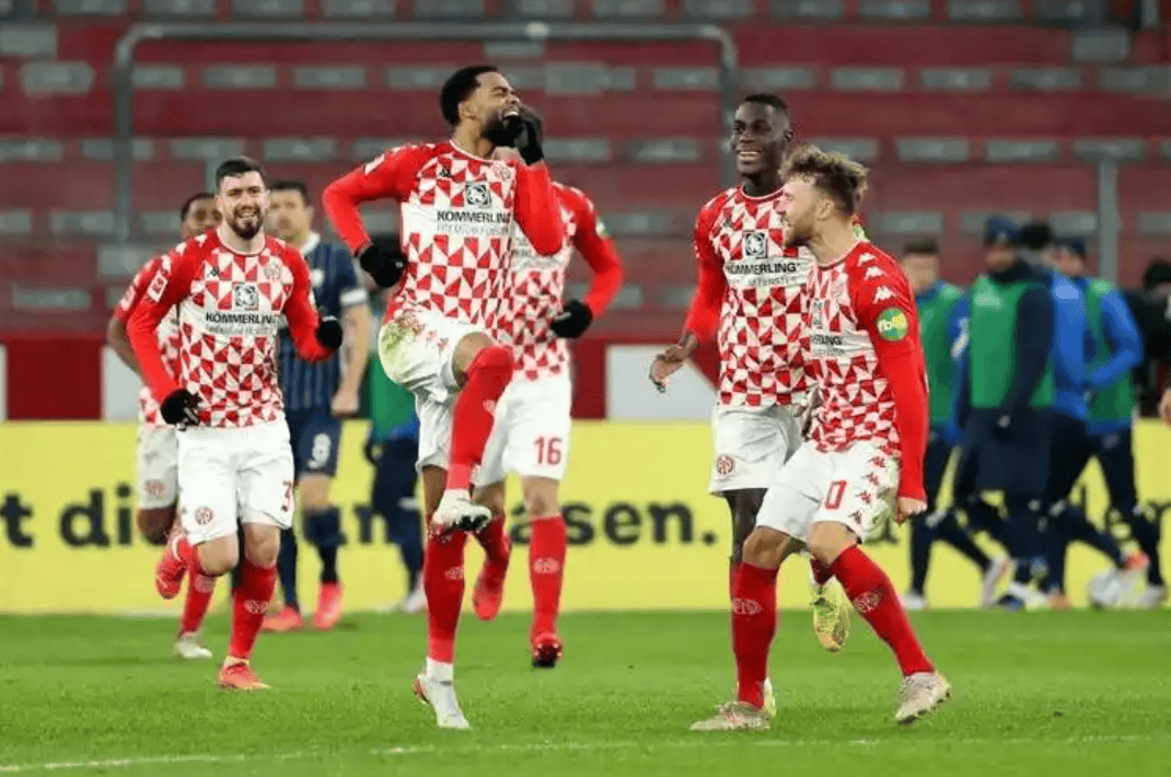 登录入口-窗口期体能课后；门兴格拉德巴赫强势反弹备战欧联；信心回归；更衣室氛围转暖的简单介绍