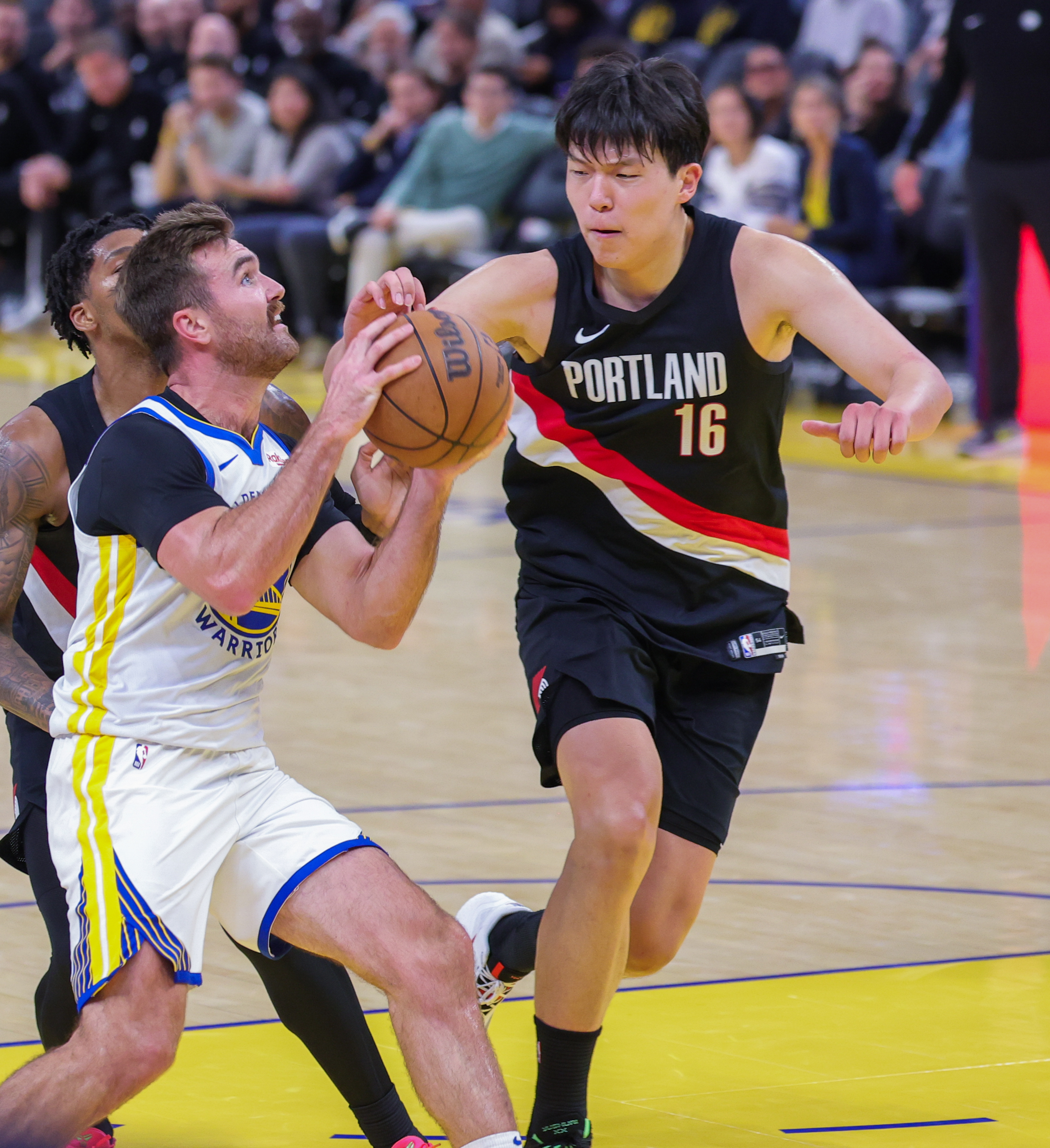 开云平台-转会期金州勇士防线松动：NBA总决赛节点到来，气氛紧张，团队化学反应显著的简单介绍